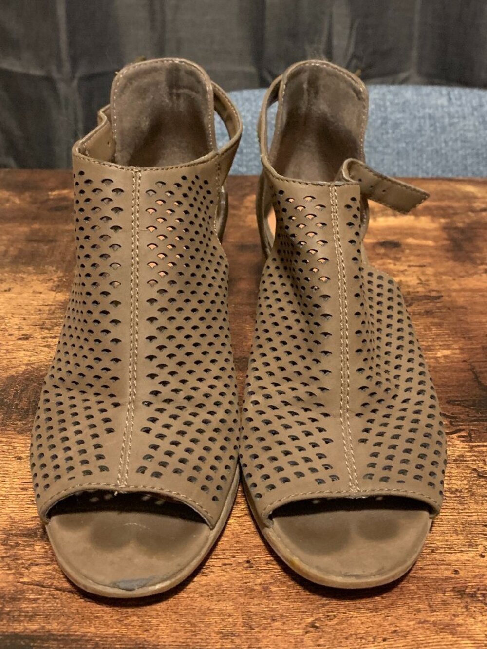 Jessica Simpson Women's Cutout Peek A Boo Peep Toe Buckle Ankle Booties Size 6.5